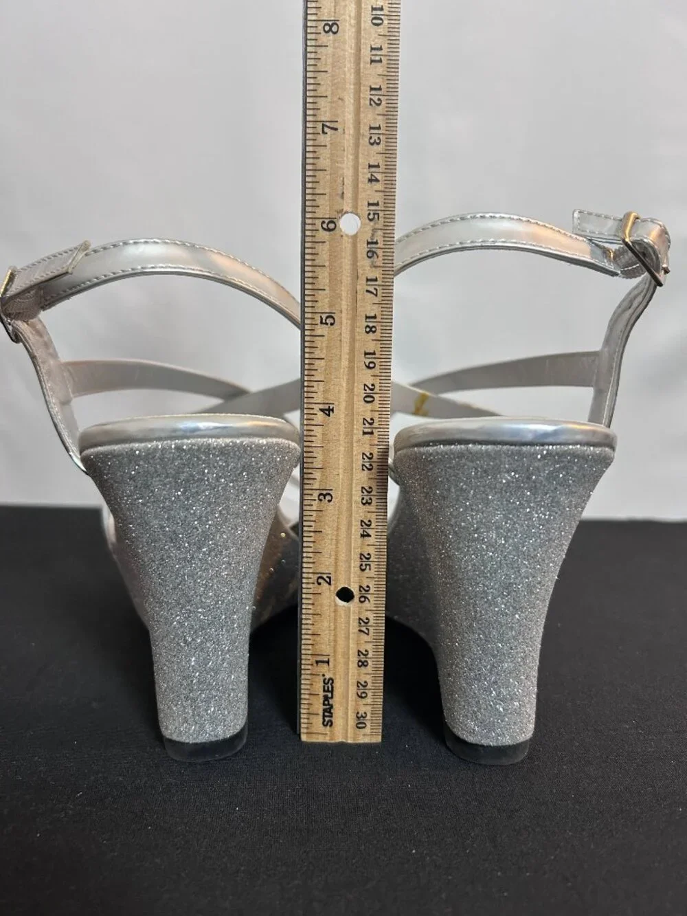 Chelsea Moreland Elegant NIB silver strappy wedges size 8W